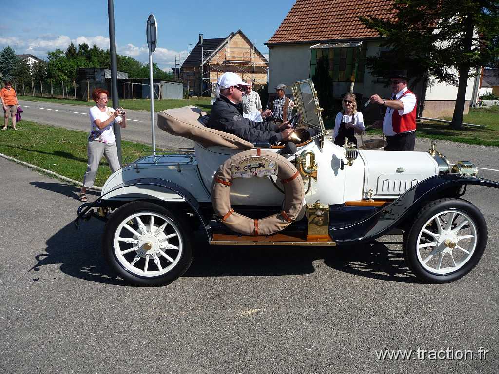 2011_rallye_des_princes (214).jpg - 12/06/2011 - 68127 NIEDERENTZEN 22ème RALLYE des PRINCES - Le départ - DELAGE - R - 1911